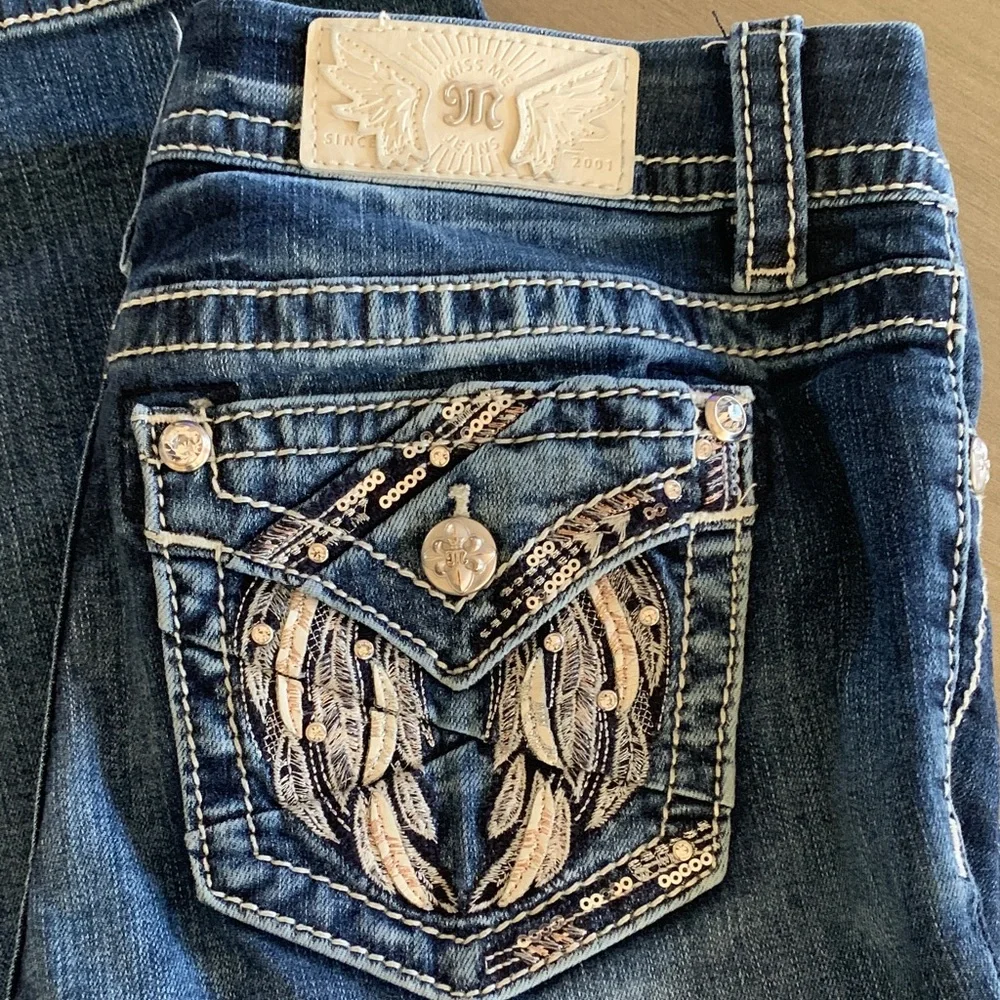 Miss Me Angel Wings Jeans with Embroidered Pocket Mid-Rise Curvy Boot Cut Sz 27 - Picture 2 of 9
